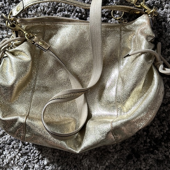 Gold leather coach purse - Picture 4 of 6